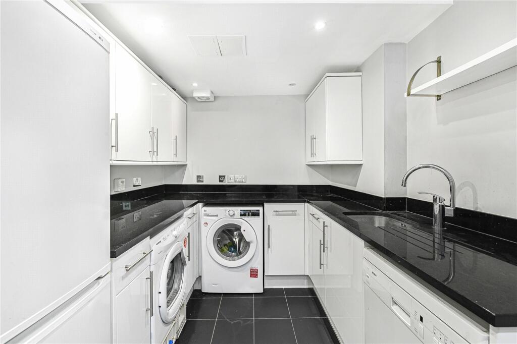 Additional property image - Mymms Drive, Brookmans Park, Hertfordshire, AL9