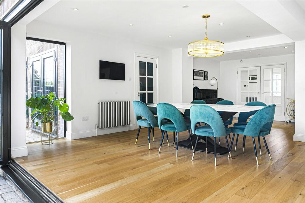 Additional property image - Mymms Drive, Brookmans Park, Hertfordshire, AL9