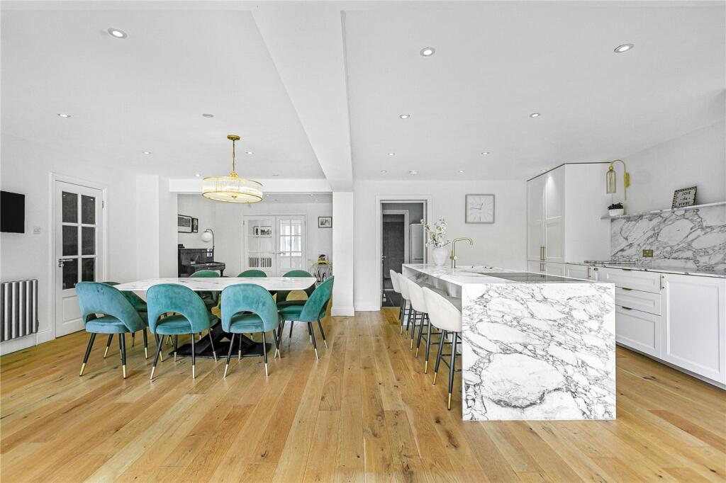 Additional property image - Mymms Drive, Brookmans Park, Hertfordshire, AL9