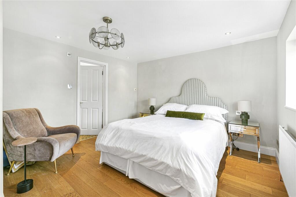 Additional property image - Mymms Drive, Brookmans Park, Hertfordshire, AL9