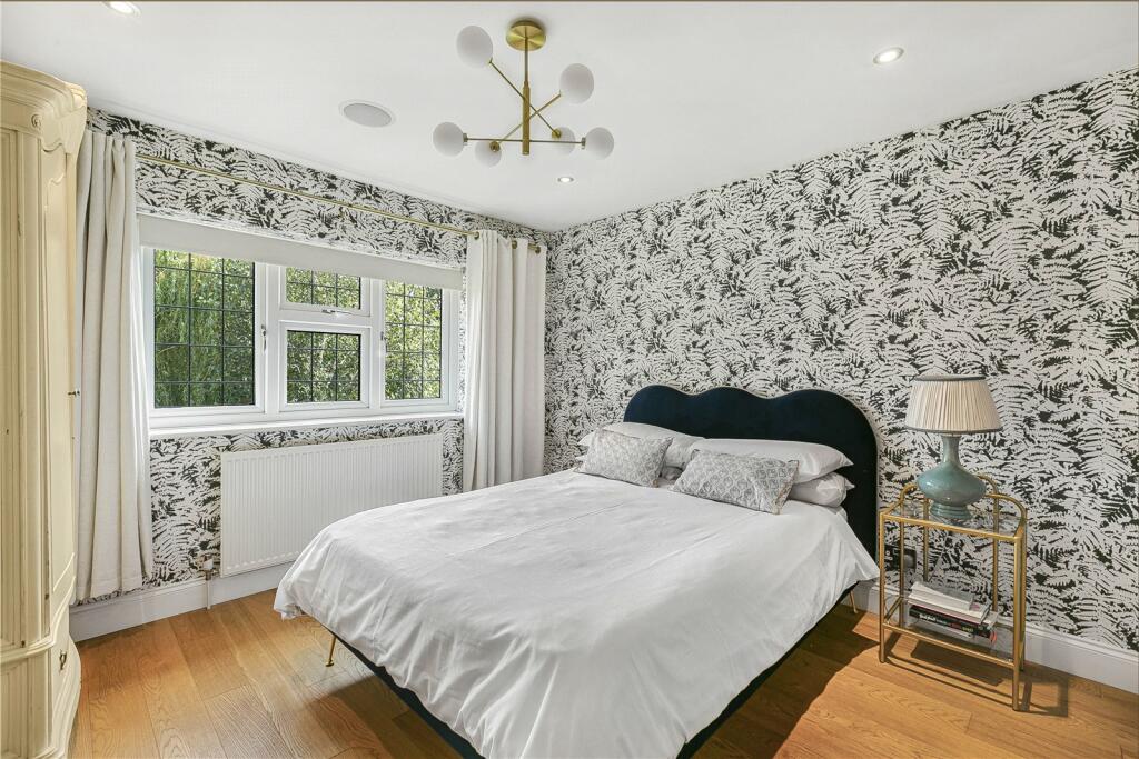 Additional property image - Mymms Drive, Brookmans Park, Hertfordshire, AL9