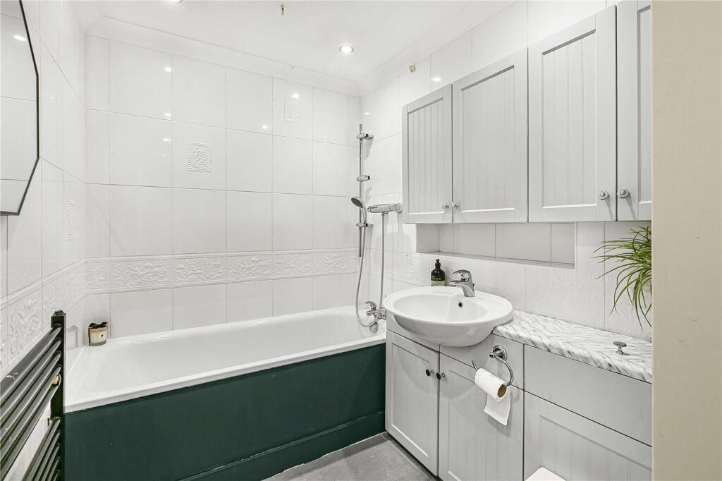 Additional property image - Mymms Drive, Brookmans Park, Hertfordshire, AL9