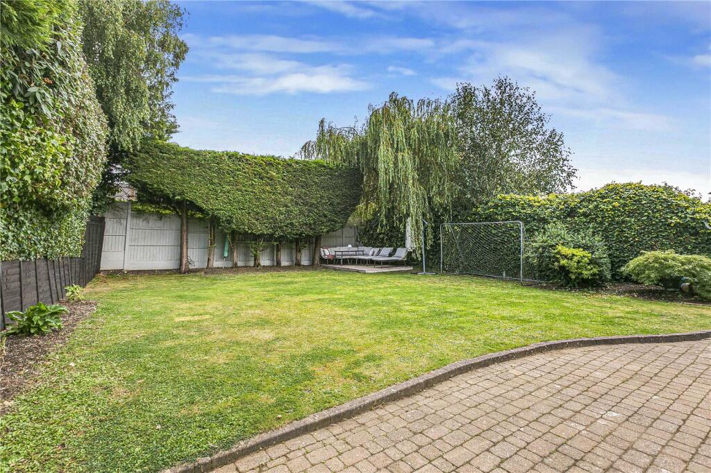 Additional property image - Mymms Drive, Brookmans Park, Hertfordshire, AL9