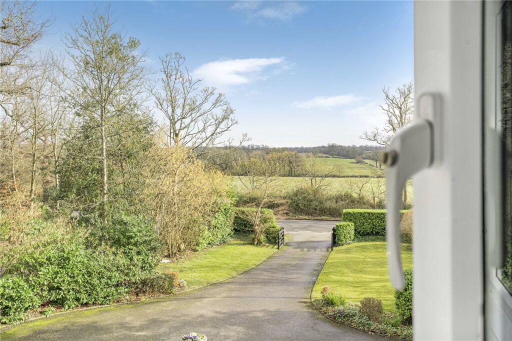 Additional property image - Kentish Lane, Brookmans Park, Hertfordshire, AL9