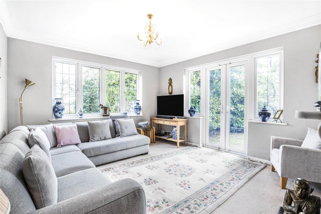 Additional property image - Kentish Lane, Brookmans Park, Hertfordshire, AL9