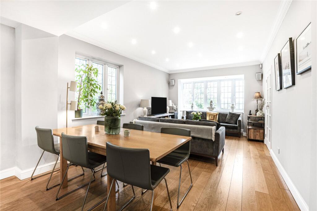 Additional property image - Kentish Lane, Brookmans Park, Hertfordshire, AL9