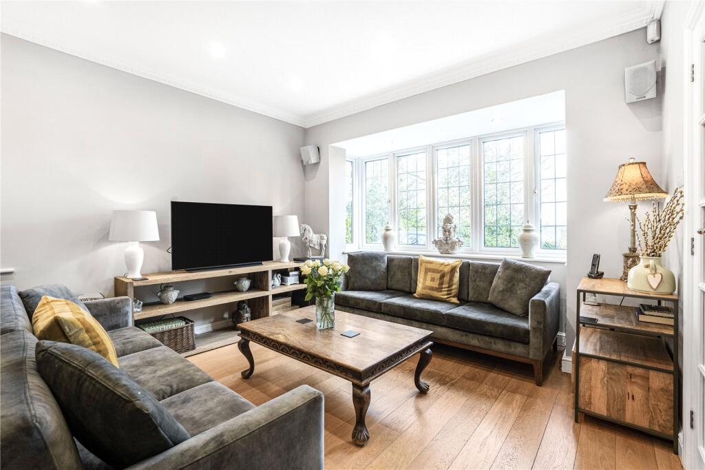 Additional property image - Kentish Lane, Brookmans Park, Hertfordshire, AL9