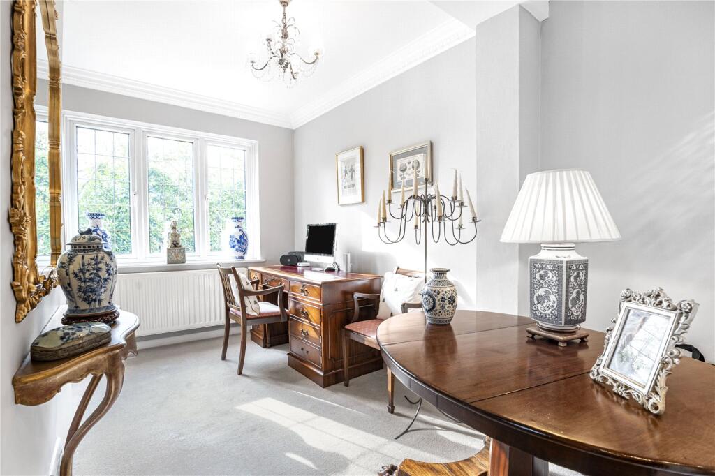 Additional property image - Kentish Lane, Brookmans Park, Hertfordshire, AL9
