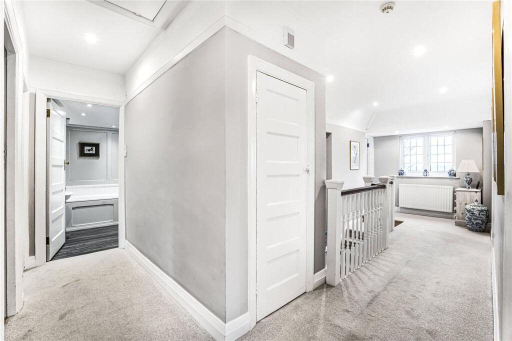 Additional property image - Kentish Lane, Brookmans Park, Hertfordshire, AL9