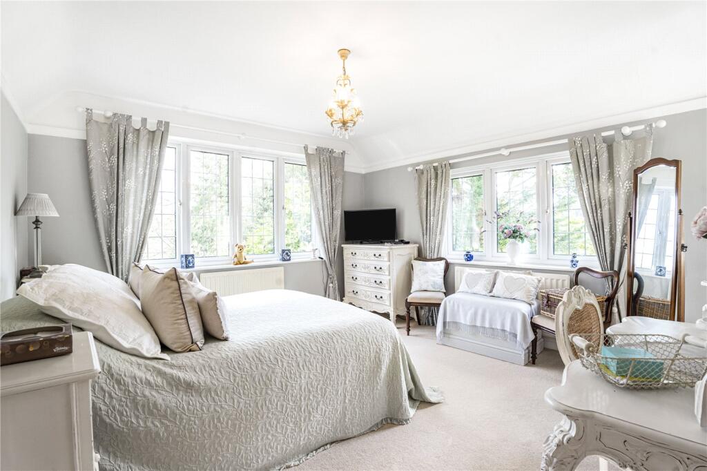 Additional property image - Kentish Lane, Brookmans Park, Hertfordshire, AL9