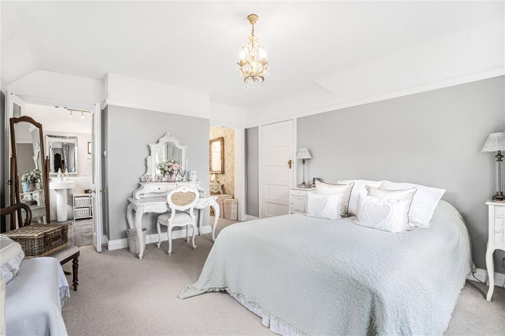 Additional property image - Kentish Lane, Brookmans Park, Hertfordshire, AL9
