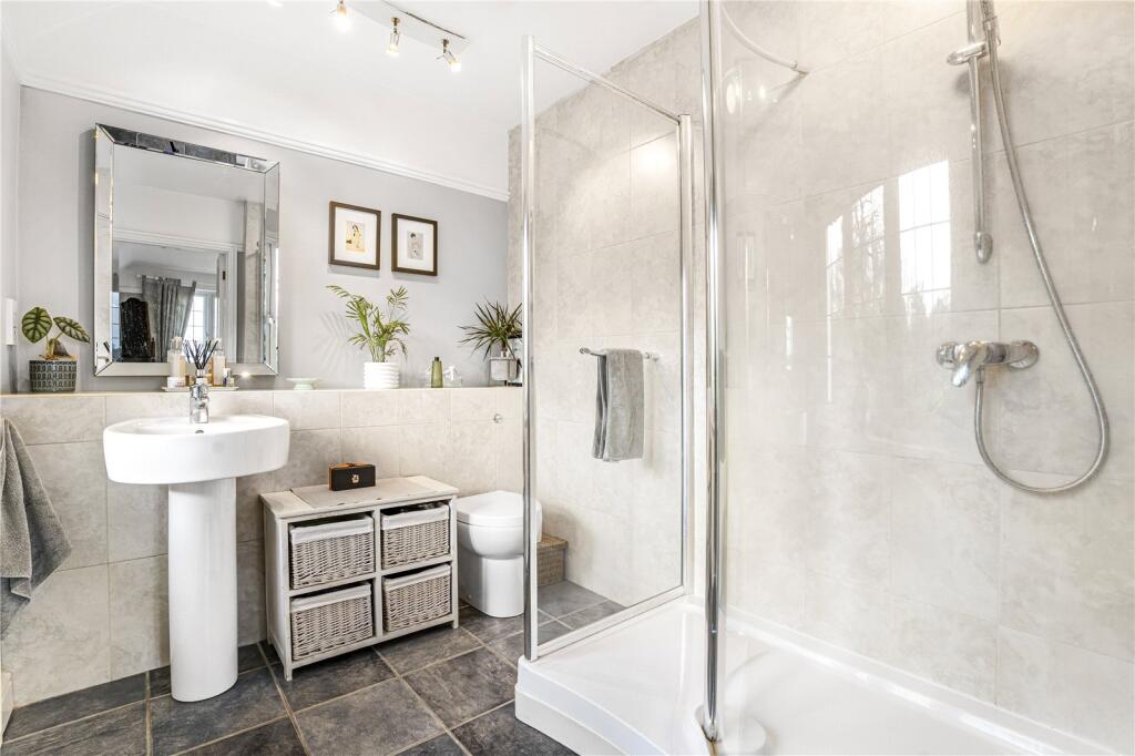 Additional property image - Kentish Lane, Brookmans Park, Hertfordshire, AL9