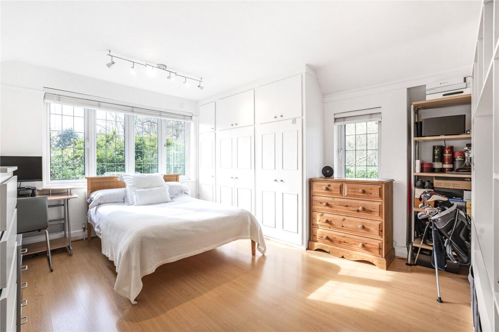 Additional property image - Kentish Lane, Brookmans Park, Hertfordshire, AL9