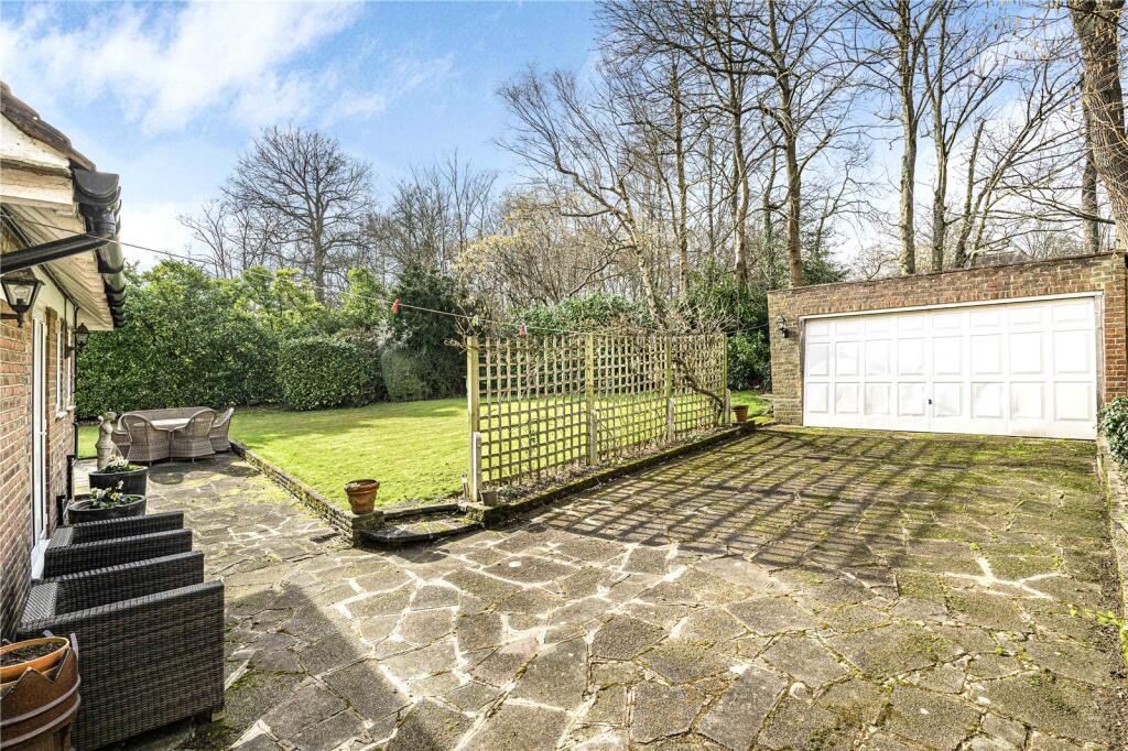 Additional property image - Kentish Lane, Brookmans Park, Hertfordshire, AL9