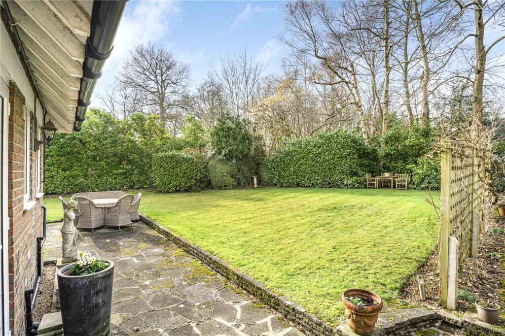 Additional property image - Kentish Lane, Brookmans Park, Hertfordshire, AL9