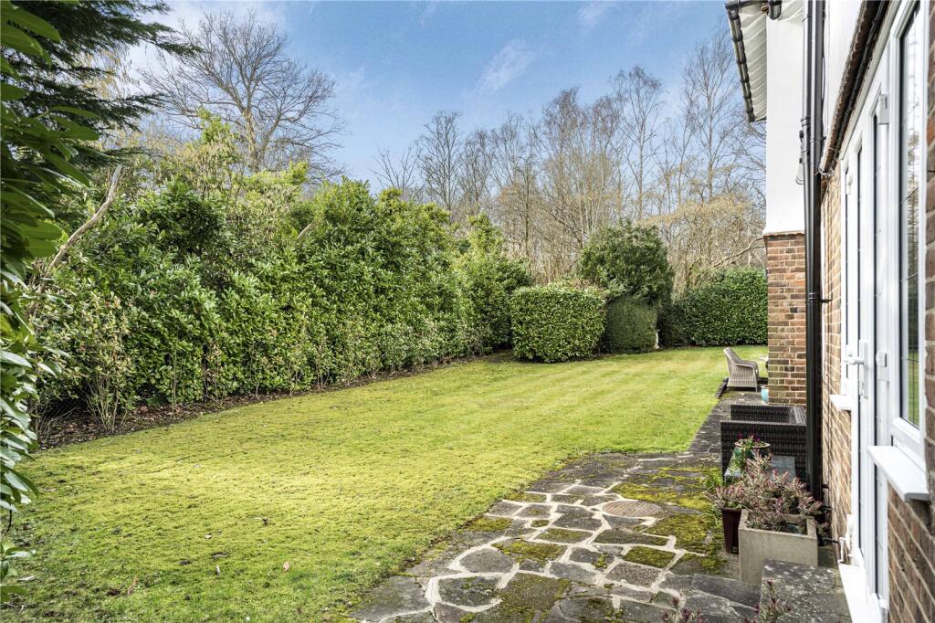 Additional property image - Kentish Lane, Brookmans Park, Hertfordshire, AL9