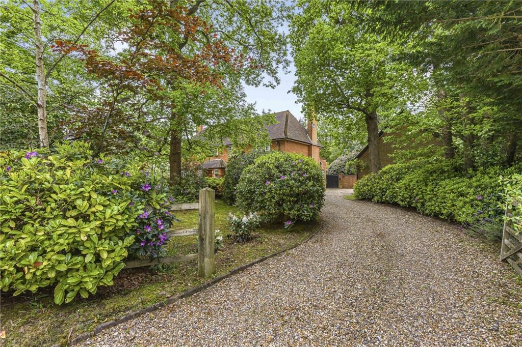 Additional property image - Kentish Lane, Brookmans Park, Hertfordshire, AL9