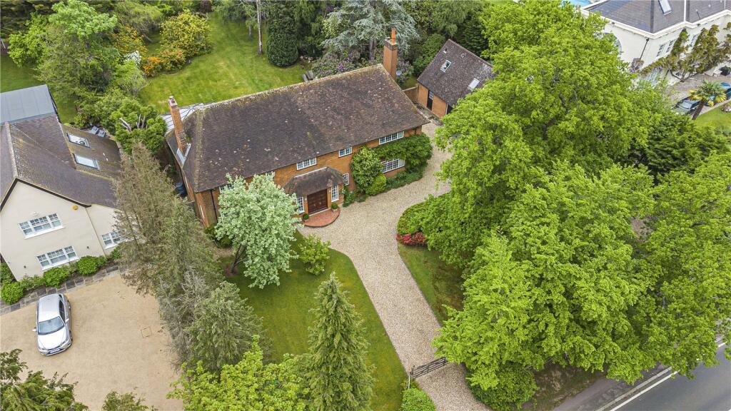 Additional property image - Kentish Lane, Brookmans Park, Hertfordshire, AL9