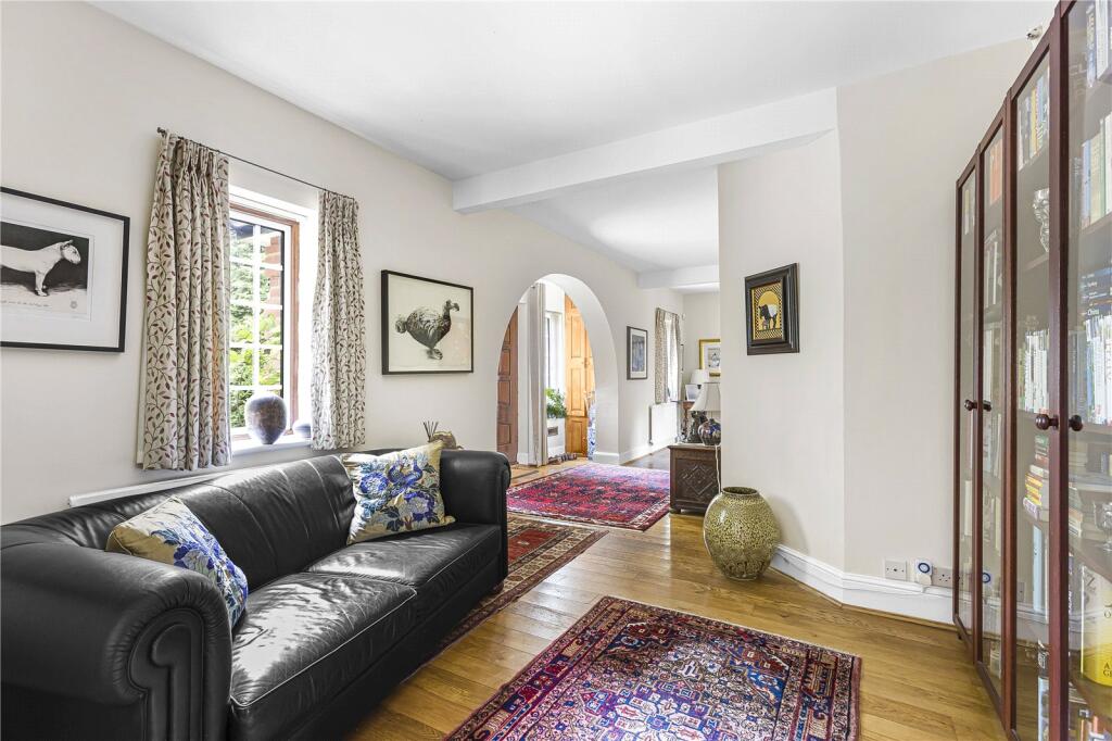 Additional property image - Kentish Lane, Brookmans Park, Hertfordshire, AL9