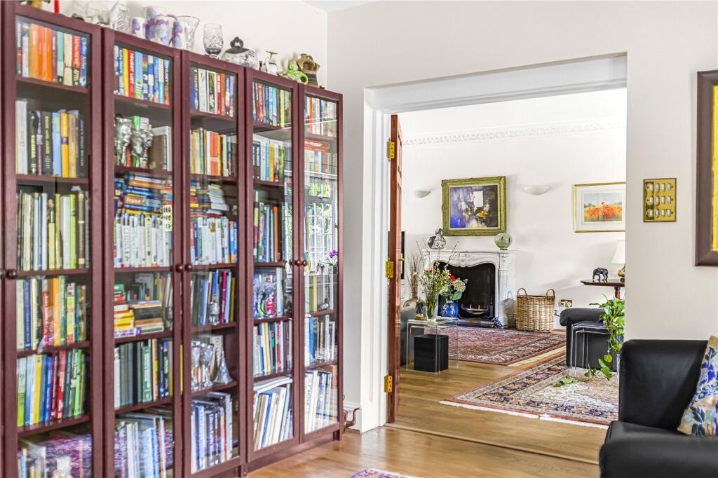 Additional property image - Kentish Lane, Brookmans Park, Hertfordshire, AL9