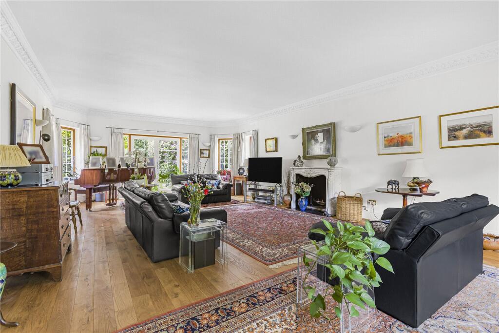 Additional property image - Kentish Lane, Brookmans Park, Hertfordshire, AL9