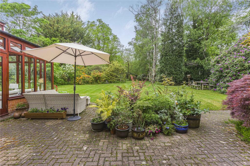 Additional property image - Kentish Lane, Brookmans Park, Hertfordshire, AL9