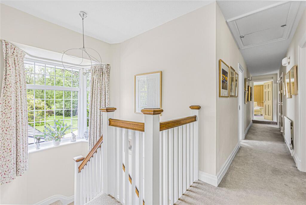 Additional property image - Kentish Lane, Brookmans Park, Hertfordshire, AL9