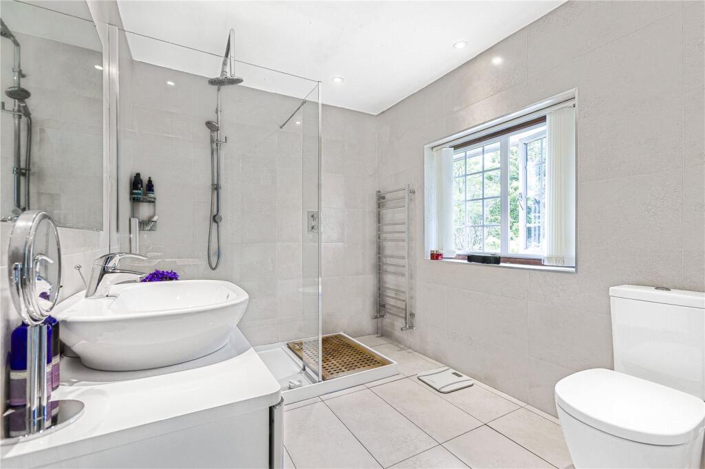 Additional property image - Kentish Lane, Brookmans Park, Hertfordshire, AL9
