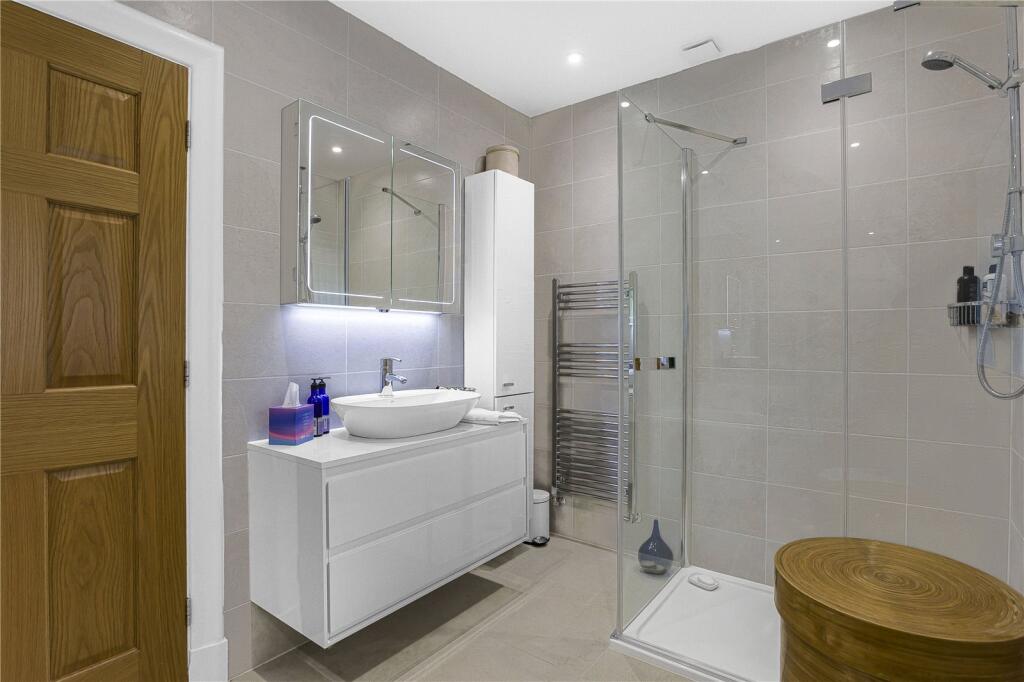 Additional property image - Kentish Lane, Brookmans Park, Hertfordshire, AL9
