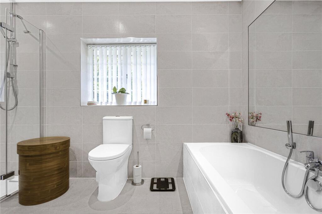 Additional property image - Kentish Lane, Brookmans Park, Hertfordshire, AL9
