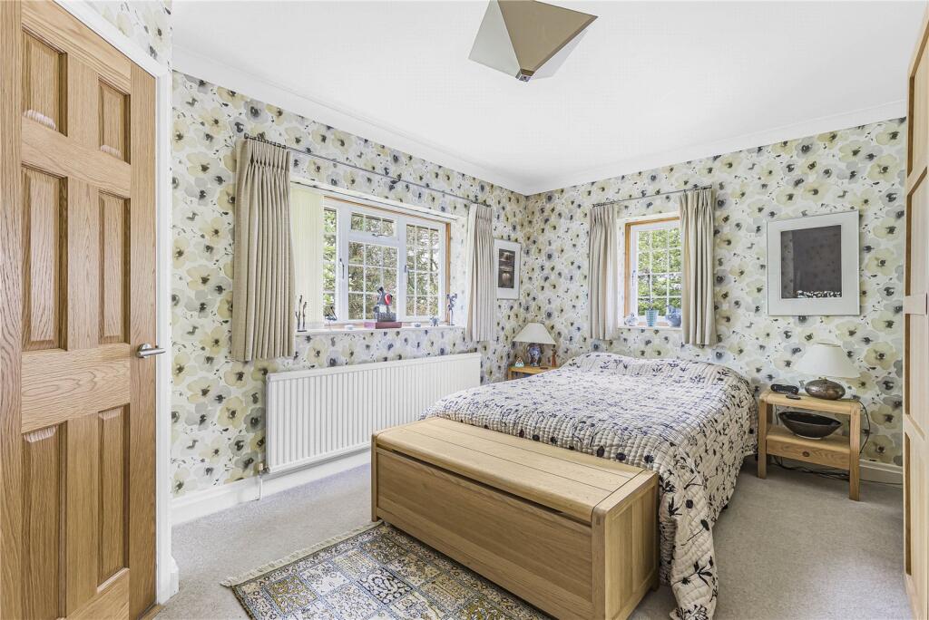 Additional property image - Kentish Lane, Brookmans Park, Hertfordshire, AL9
