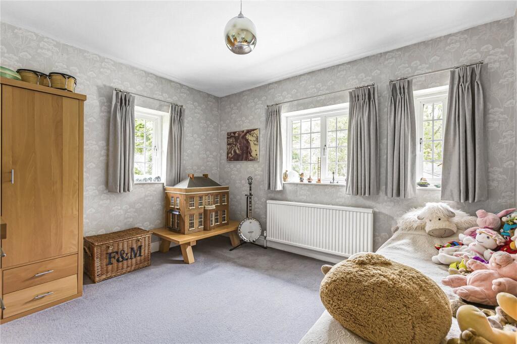 Additional property image - Kentish Lane, Brookmans Park, Hertfordshire, AL9