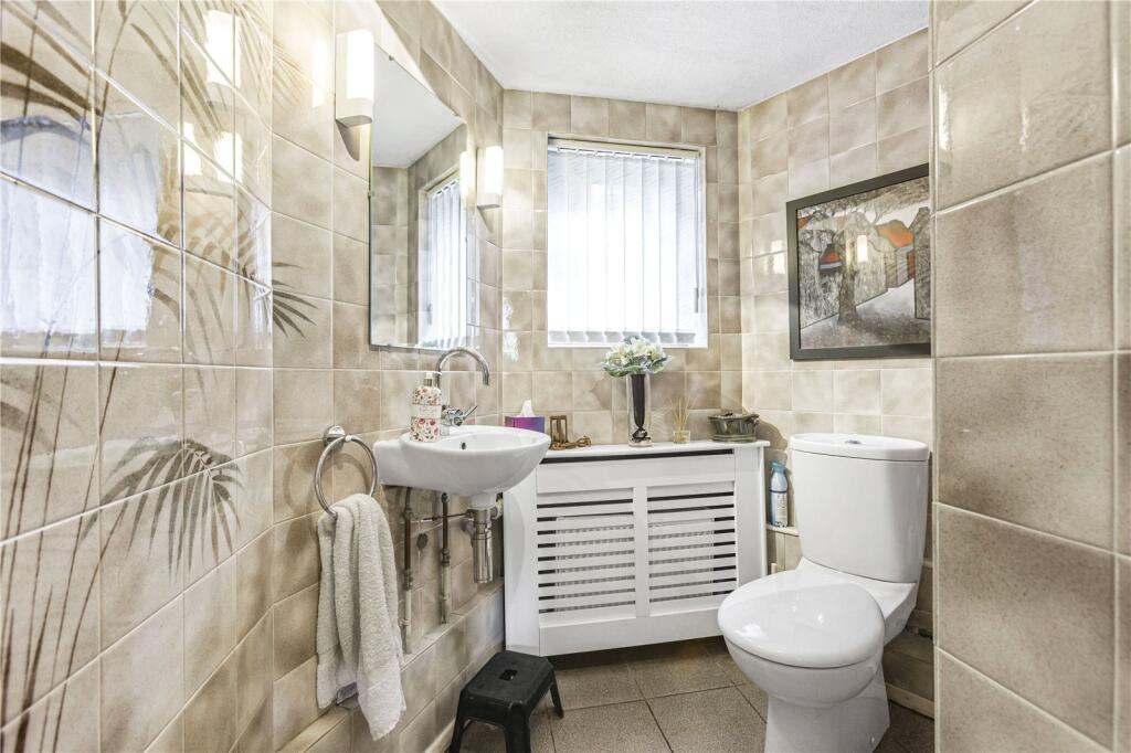 Additional property image - Kentish Lane, Brookmans Park, Hertfordshire, AL9