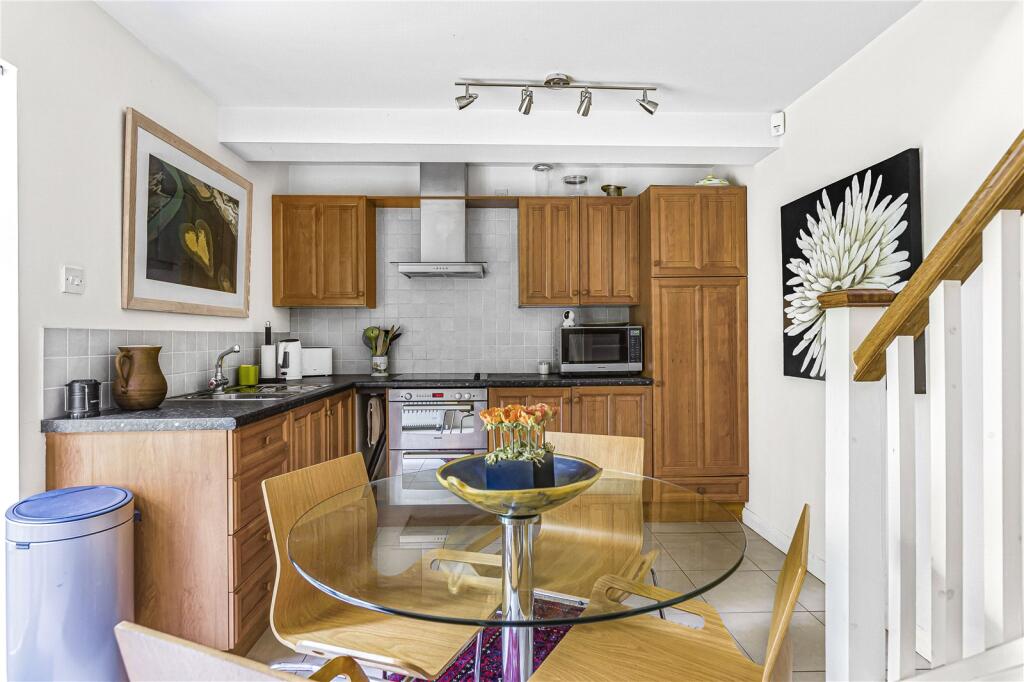 Additional property image - Kentish Lane, Brookmans Park, Hertfordshire, AL9