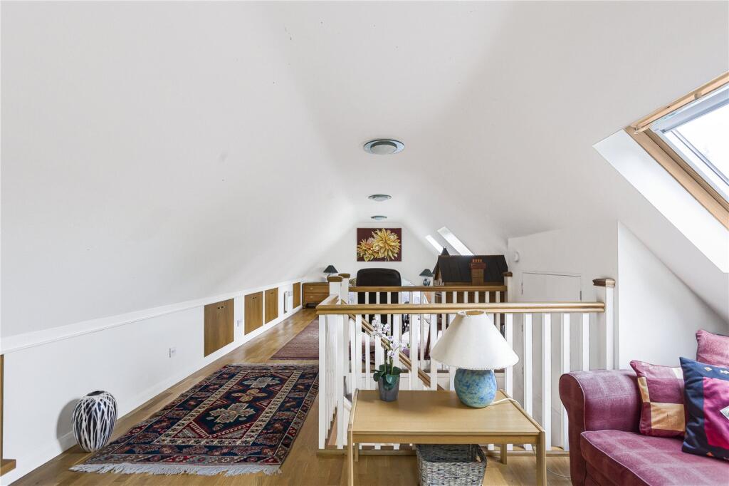 Additional property image - Kentish Lane, Brookmans Park, Hertfordshire, AL9
