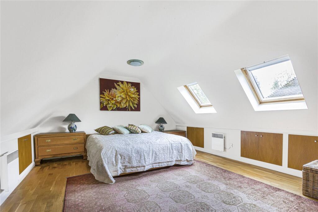 Additional property image - Kentish Lane, Brookmans Park, Hertfordshire, AL9
