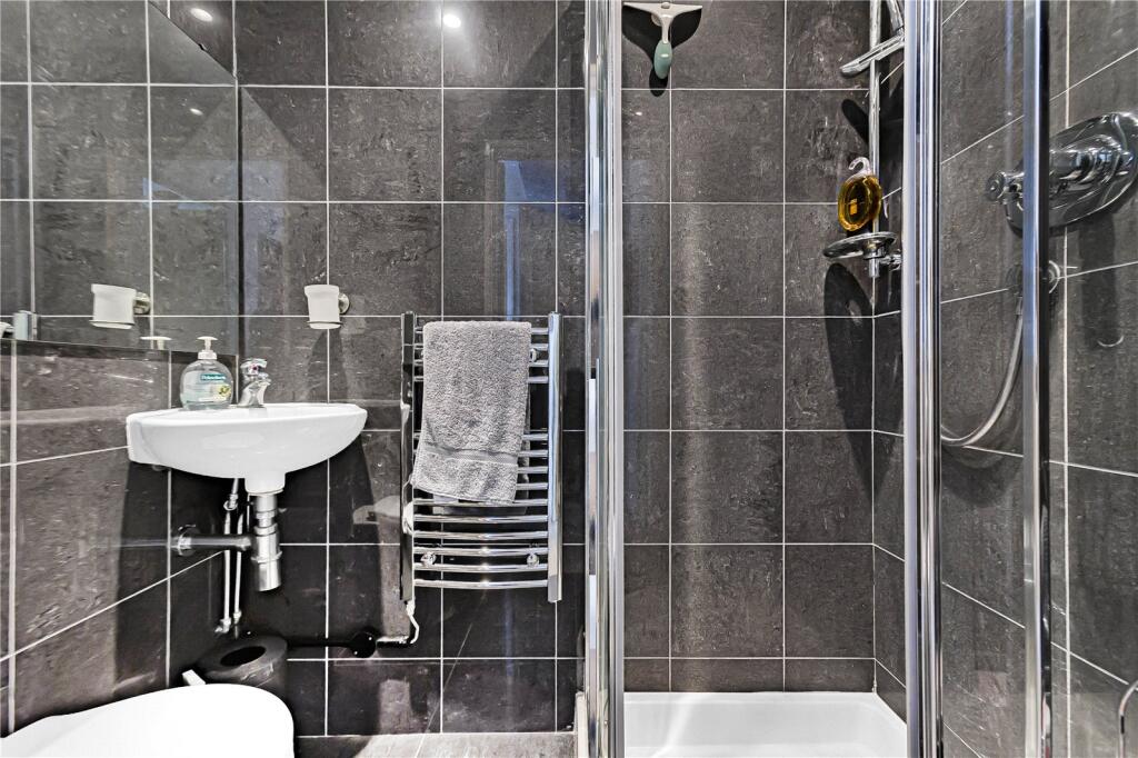 Additional property image - Kentish Lane, Brookmans Park, Hertfordshire, AL9