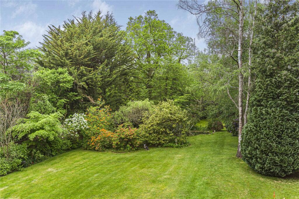 Additional property image - Kentish Lane, Brookmans Park, Hertfordshire, AL9
