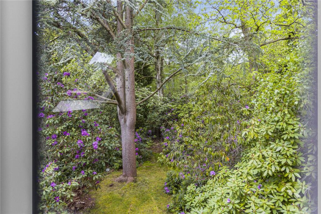 Additional property image - Kentish Lane, Brookmans Park, Hertfordshire, AL9
