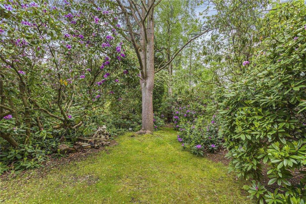 Additional property image - Kentish Lane, Brookmans Park, Hertfordshire, AL9