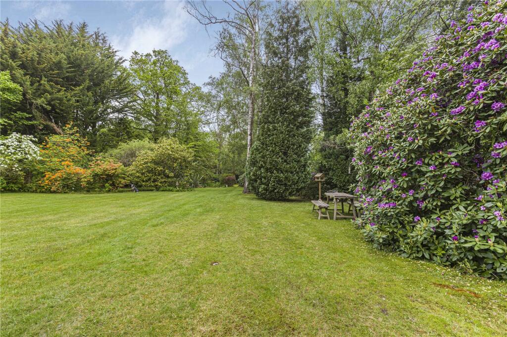 Additional property image - Kentish Lane, Brookmans Park, Hertfordshire, AL9