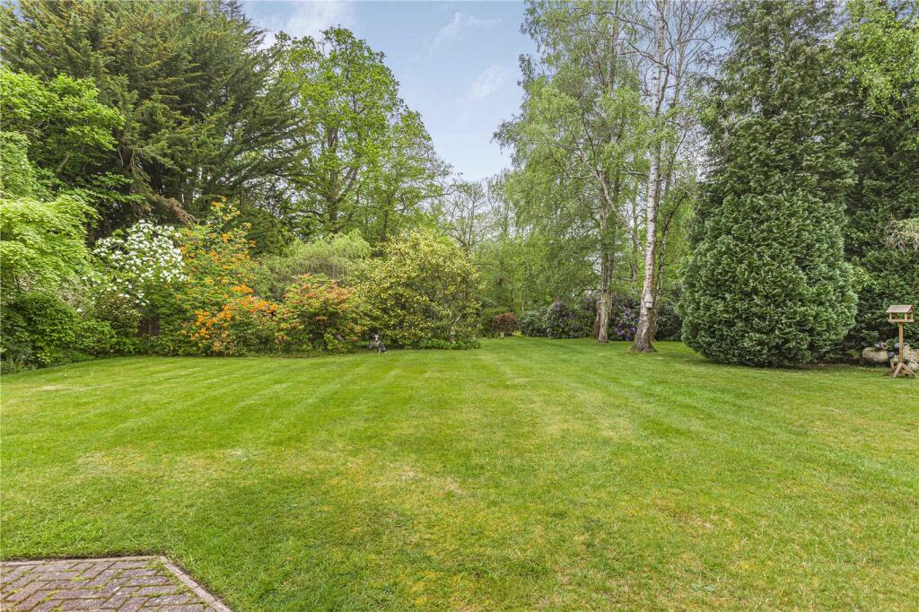 Additional property image - Kentish Lane, Brookmans Park, Hertfordshire, AL9
