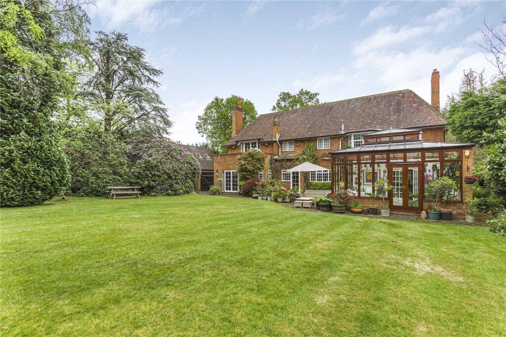Additional property image - Kentish Lane, Brookmans Park, Hertfordshire, AL9