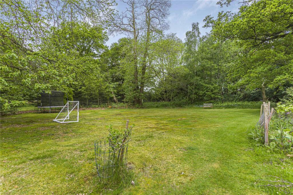 Additional property image - Kentish Lane, Brookmans Park, Hertfordshire, AL9