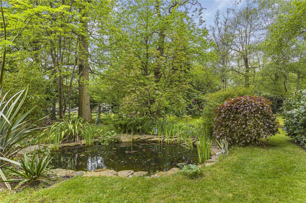 Additional property image - Kentish Lane, Brookmans Park, Hertfordshire, AL9