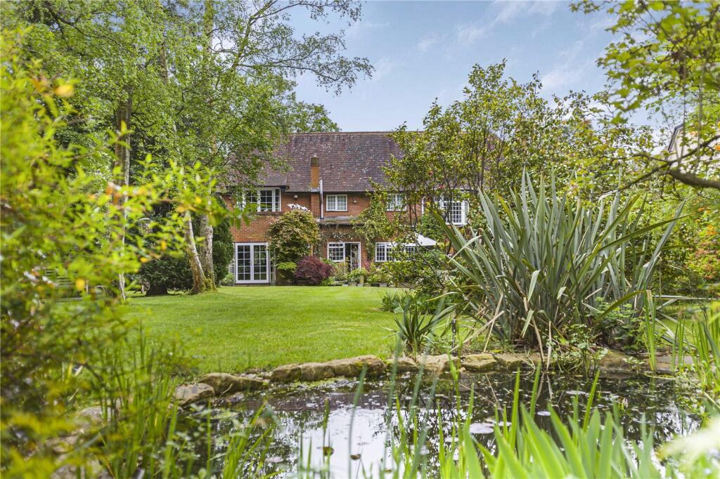 Additional property image - Kentish Lane, Brookmans Park, Hertfordshire, AL9