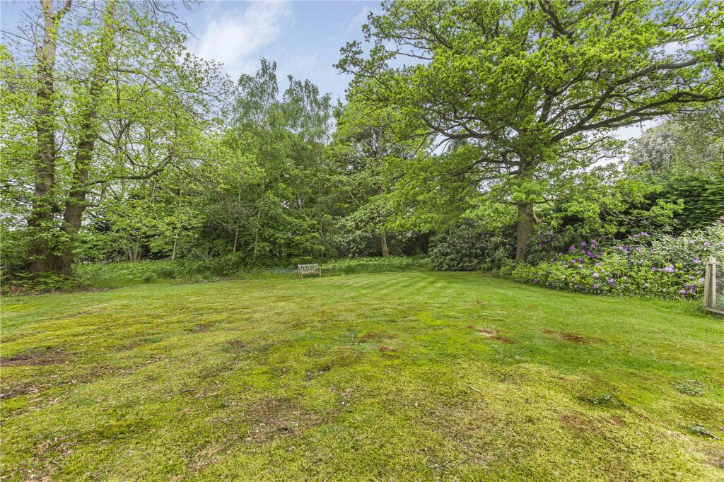 Additional property image - Kentish Lane, Brookmans Park, Hertfordshire, AL9