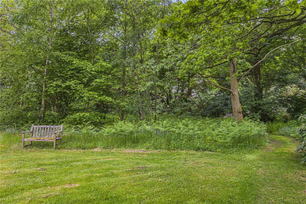 Additional property image - Kentish Lane, Brookmans Park, Hertfordshire, AL9