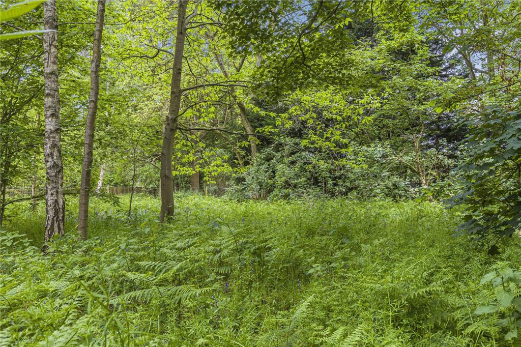 Additional property image - Kentish Lane, Brookmans Park, Hertfordshire, AL9