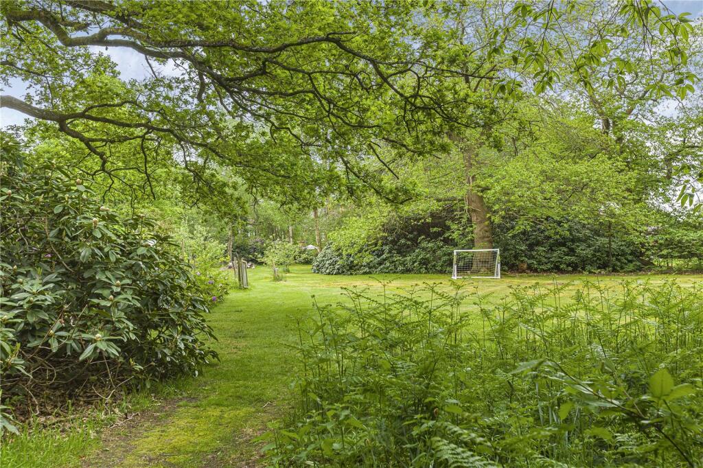 Additional property image - Kentish Lane, Brookmans Park, Hertfordshire, AL9